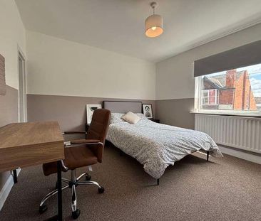 Bed // West End Student House // July, LN1 - Photo 5