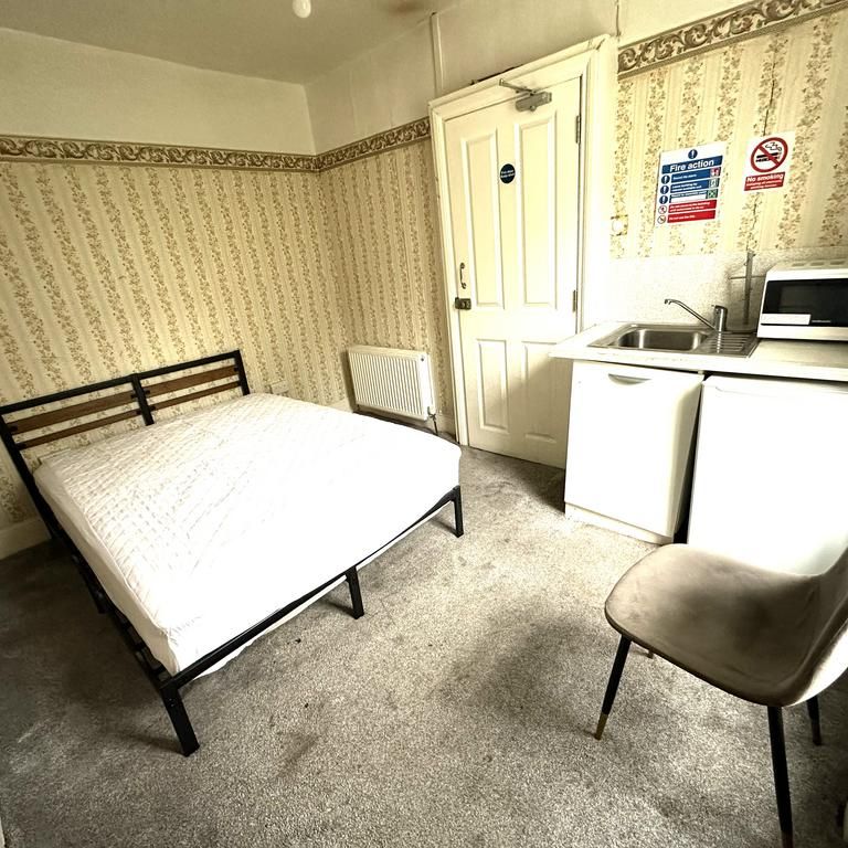 6 bedroom terraced house to rent - Photo 1