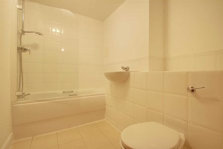 Ovaltine Court, Kings Langley - Photo 4