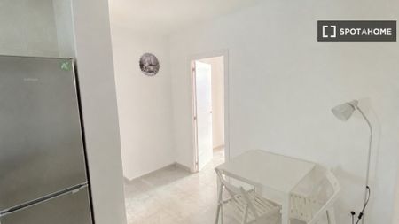 seville, Andalusia 41009 - Photo 2