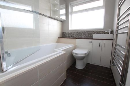3 bedroom semi-detached house to rent - Photo 2