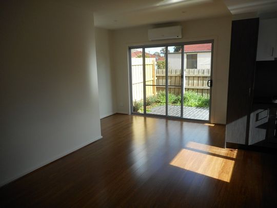 Light & Bright Two Bedroom Townhouse - Photo 1