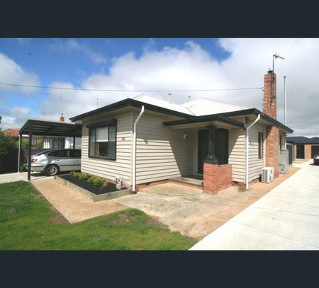 108 Beverin Street, Sebastopol, Vic 3356 - Photo 5