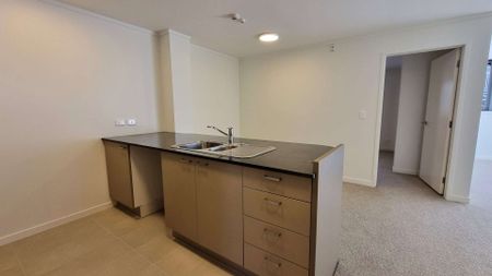 Modernised 3 bedroom apartment across road from Mall - Photo 4