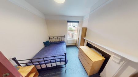5 bedroom semi-detached house to rent - Photo 4