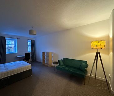 Room in a Shared Flat, Glasgow, G3 - Photo 4
