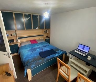 2 Bed Flat, Old Trafford, M16 - Photo 1