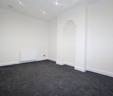 2 Bedroom Flat - Above Shop To Let - Photo 1
