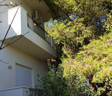 Ενοικιάζεται υπέροχη επιπλωμένη μεζονέτα με μεγάλο κήπο και πανοραμ... - Photo 6