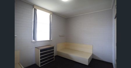 NEAT& TIDY 3-BEDROOM BEACH SIDE UNIT – Comfort, Convenience & Coastal Living! - Photo 5