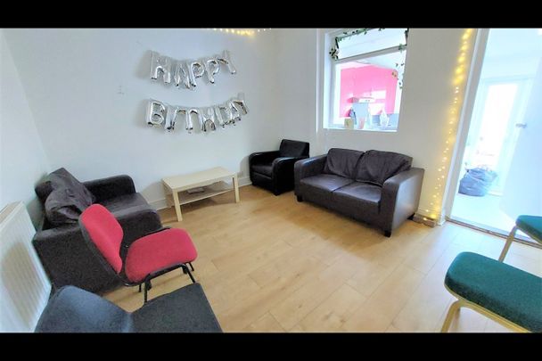 6 Bed Terraced House, Coleman Street, BN2 - Photo 1