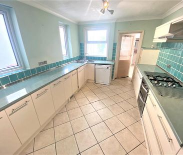4 bedroom terraced house to rent - Photo 5
