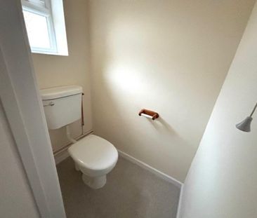 3 bedroom detached house to rent - Photo 2