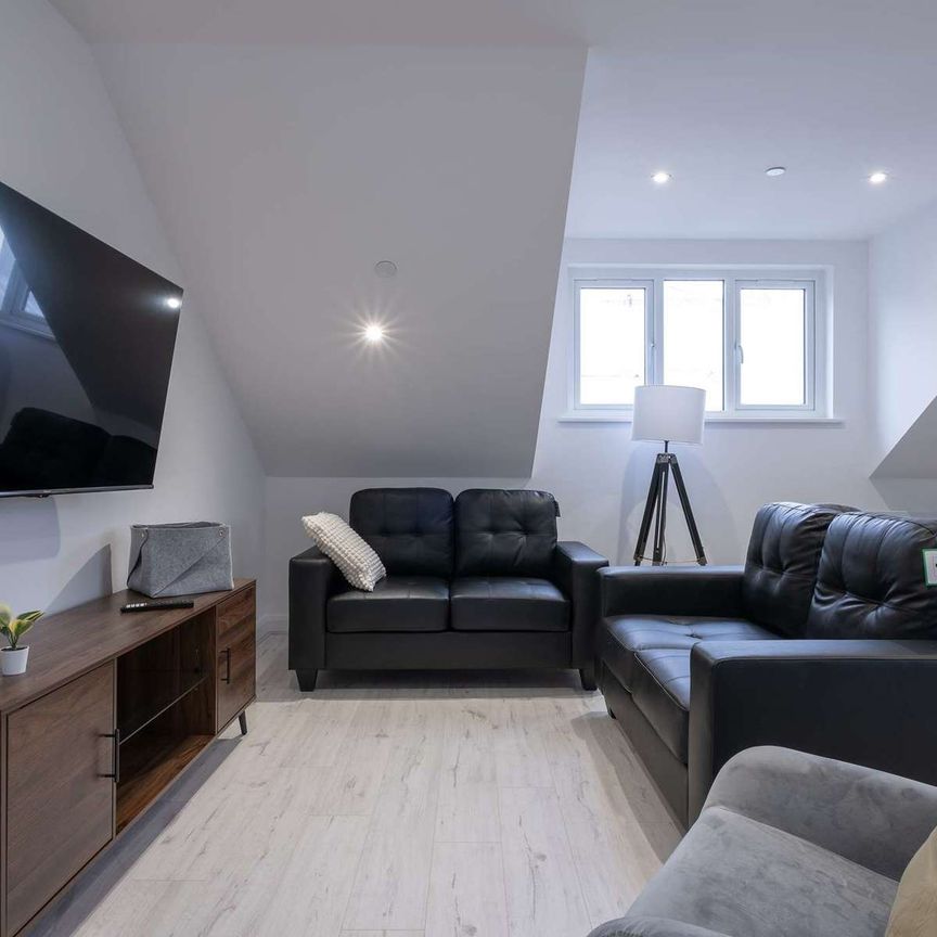 Apt 3, Aberdeen House Room 1 - Photo 1