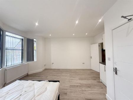 1 bedroom in a house share to rent - Photo 3