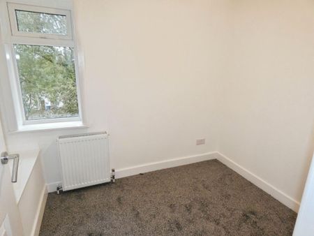 3 bedroom end of terrace house to rent - Photo 4