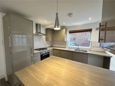 3 bedroom semi-detached house to rent - Photo 5