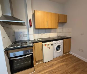 Studio Flat, High Road, IG1 - Photo 2