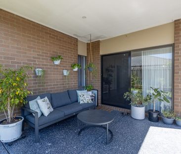 Near New 4 Bedroom Home in Prime Craigieburn Location - Photo 1