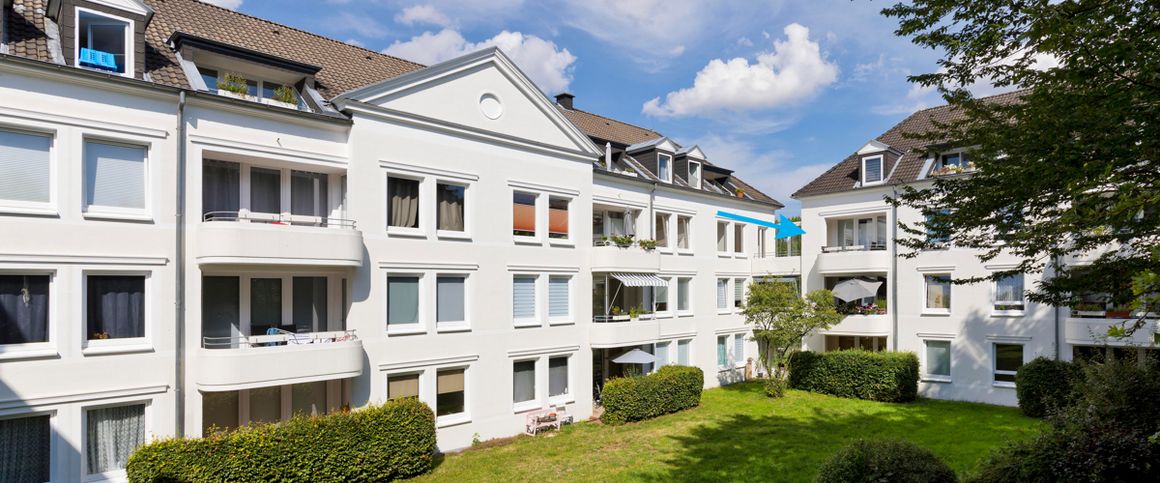 Hell & sehr gepflegt! 2-Zi.-Wohnung mit Loggia & Stellplatz - Photo 1