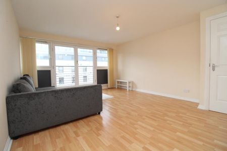 2 bedroom flat to rent - Photo 2