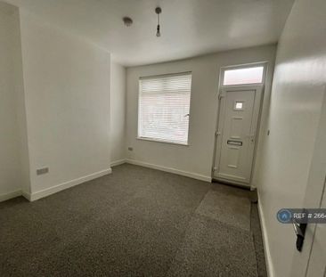 2 bedroom end of terrace house to rent - Photo 2