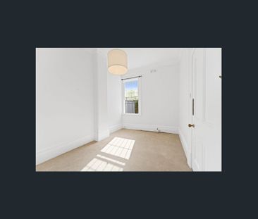 Elegant Victorian terrace with refreshed interiors - Photo 4