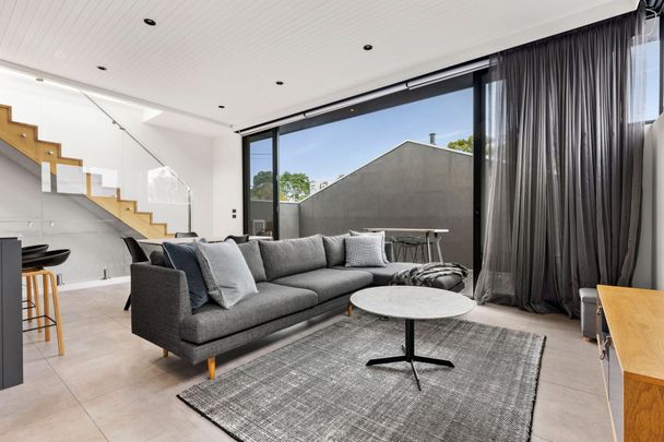 A fabulous combination of indoor and outdoor dimensions - Photo 1
