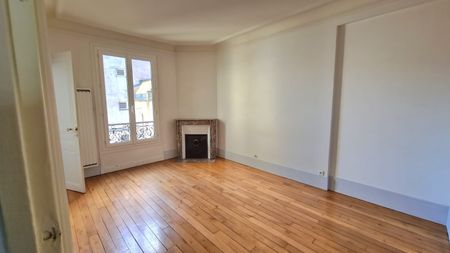 Métro Anvers, appartement 54 m2 + pièce de service + cave - Photo 5