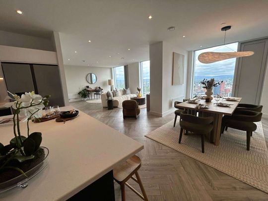 Stunning Fully Furnished Three Double Bedroom Penthouse Apartment with Exceptional facilities in the Exclusive Cortland Development, Colliers Yard. - Photo 1