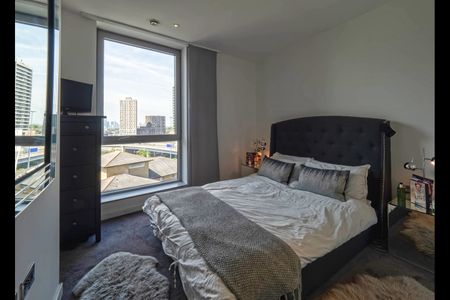 2 Bed Flat, Columbia West Apartments, E14 - Photo 5