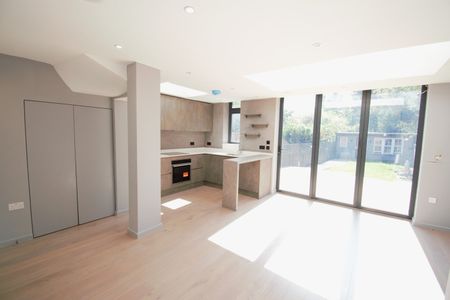 Room in a Shared House, Henchman Street, W12 - Photo 5