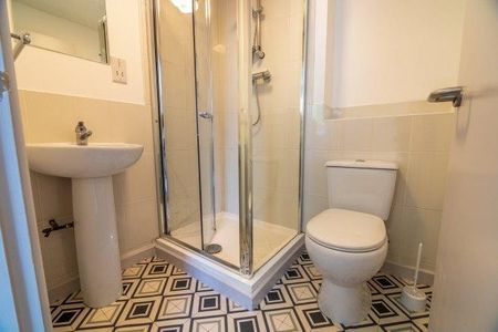 1 bedroom in a house share to rent - Photo 5