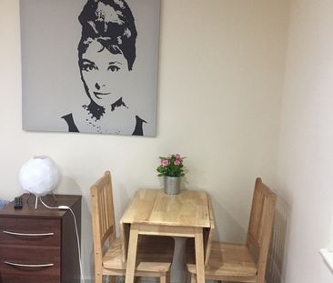 Studio Flat, Willesden Green, NW2 - Photo 1