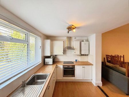 York Road, Woking, Surrey, GU22 7XS - Photo 4