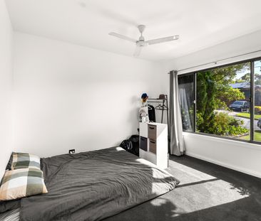 32 Granada Avenue, Macquarie Hills NSW 2285 - House For Rent | Domain - Photo 2