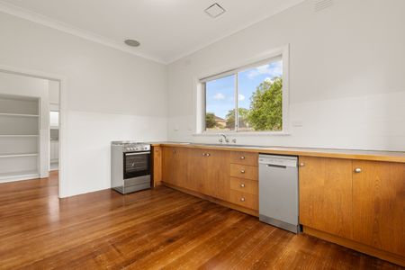 49 Shepparson Ave, Carnegie - Photo 4