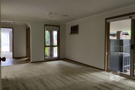 A FAMILY HOME! - Photo 2