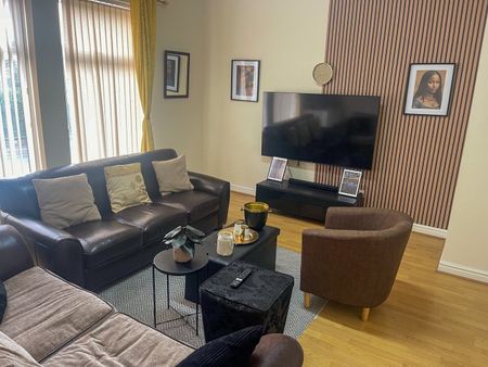 Room in a Shared House, Manchester, M32 - Photo 3