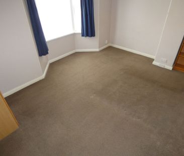 3 bed House - To Let - Photo 2