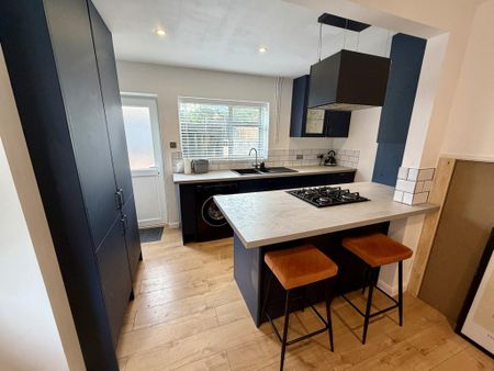 3 bedroom semi-detached house to rent - Photo 2