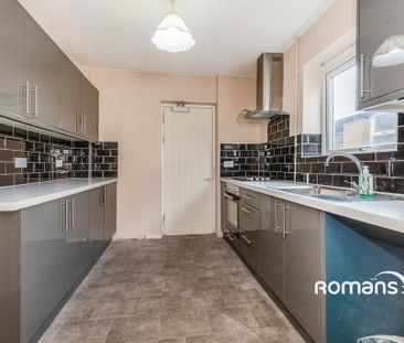 4 bedroom semi-detached house to rent - Photo 2