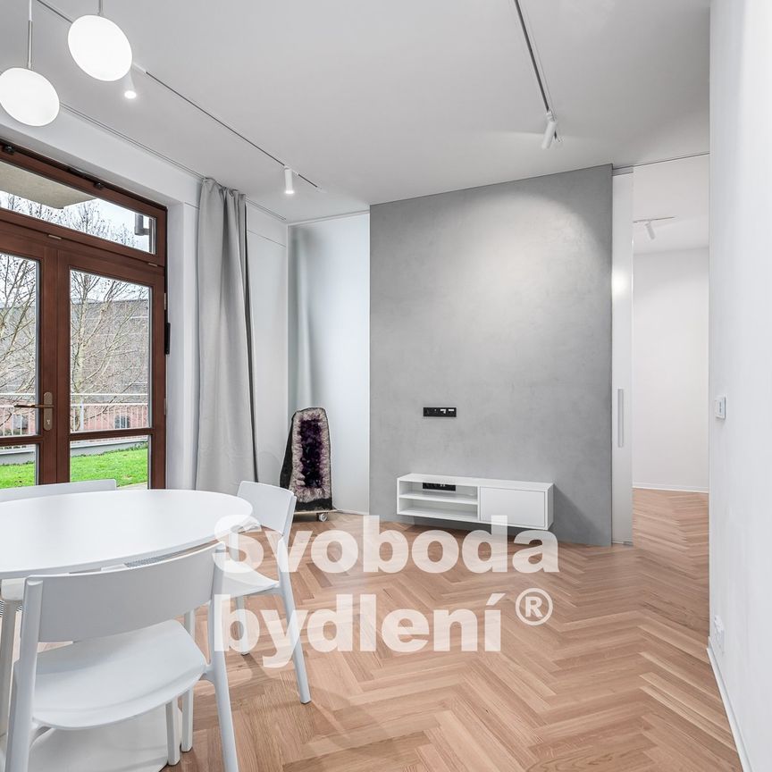 Pronájem bytu 2+kk 52 m², Heinemannova 2695, Praha - Photo 1