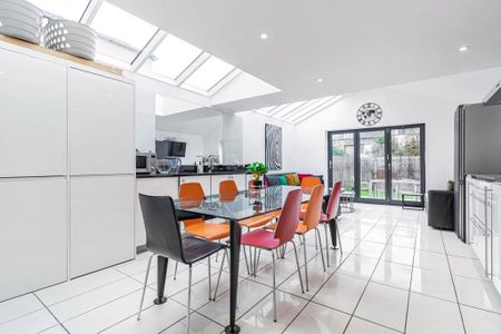 6 bedroom terraced house to rent - Photo 2