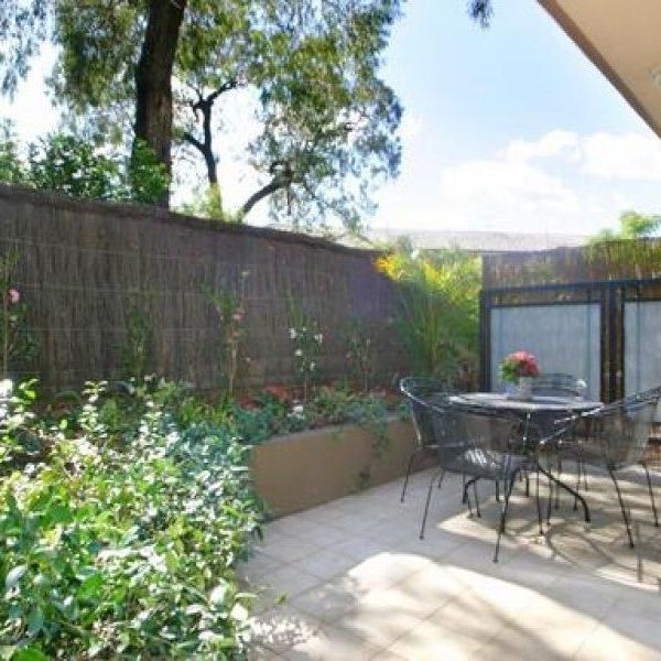 Modern One Bedroom Apartment with Private Courtyard - Photo 1