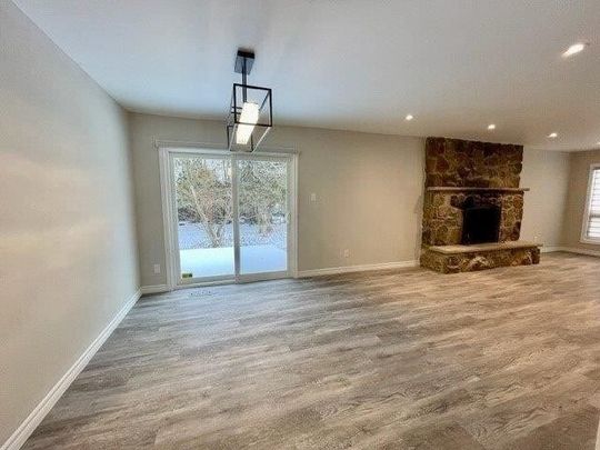 For Lease - 5749 Lakeshore Road Unit# 1, Whitchurch-Stouffville, Ontario - Photo 1