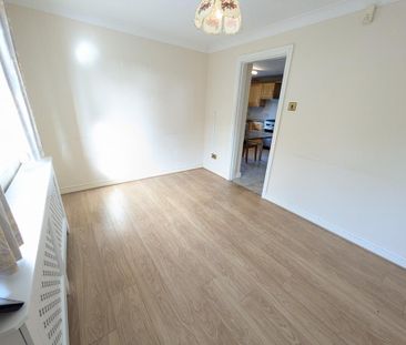 6 bedroom detached house to rent - Photo 4