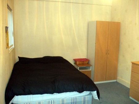 1 bedroom in a house share to rent - Photo 3