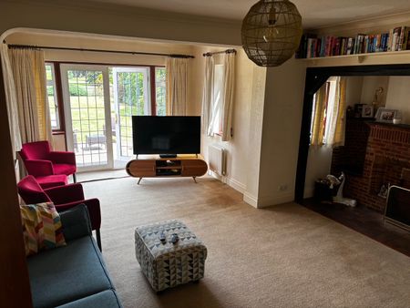 3-Bedroom Detached House, Topsham Road, backing onto golf course. - Photo 4