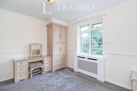 2 bedroom apartment to rent Roymount Court, Lovelace Road, Surbiton, KT6 - Photo 3